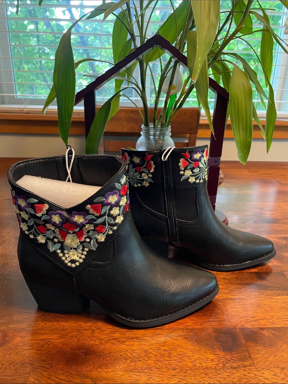 J ADAMS Corral Embroidered Floral Ankle Boots Women’s 7 Black